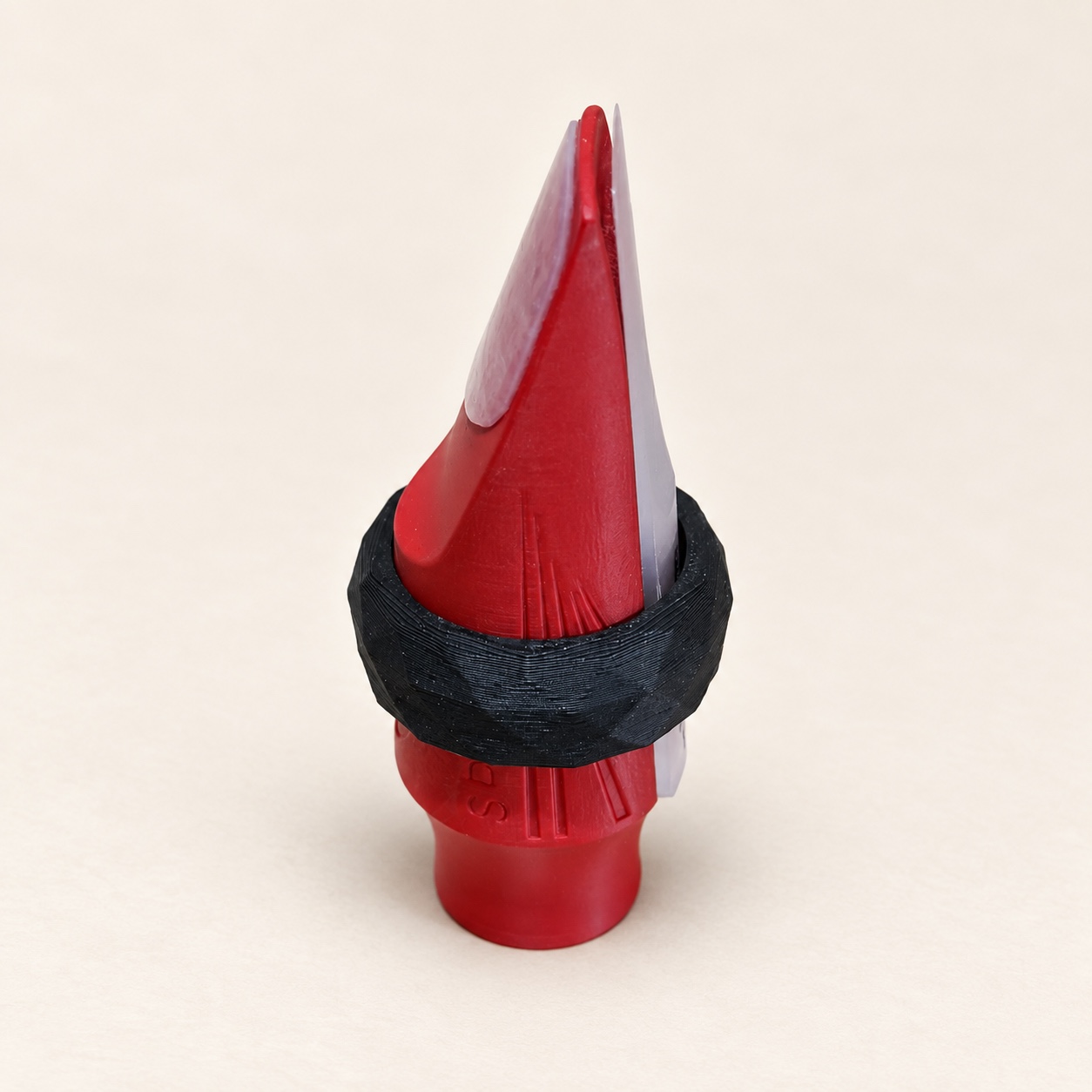 Red alto mouthpiece · black ligature